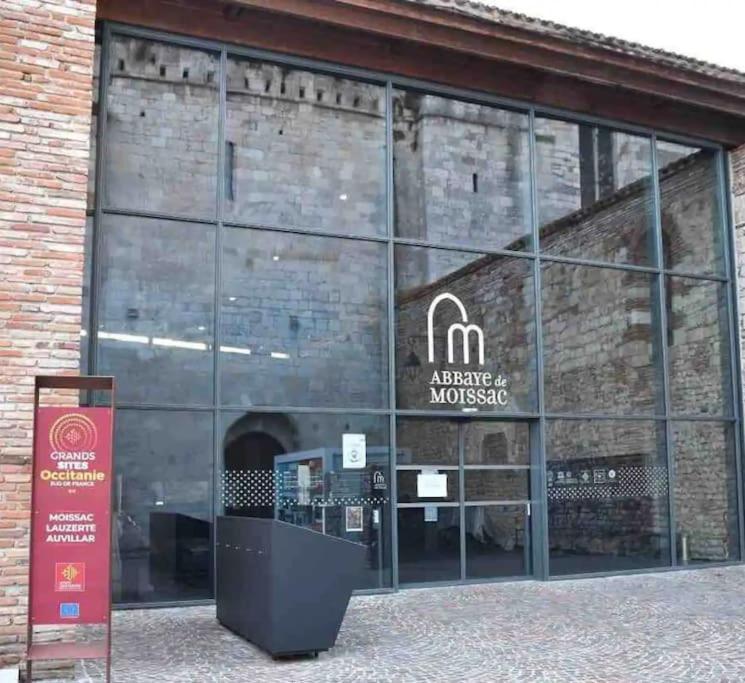 Appartement Entier Moissac Centre 30 M2 Calme Avec Cour Interieure Pour Velos A 50M Du Marche De Moissac Zewnętrze zdjęcie